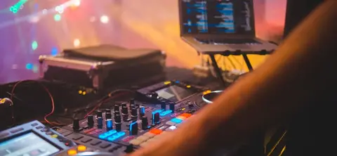 AI混搭制作器在线免费  创建AI歌曲混搭