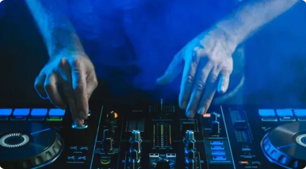 Podcast'inizi Yapmak İçin Mükemmel Sesi Seçin Podcast'inizi Yapmak İçin Mükemmel Sesi Seçin