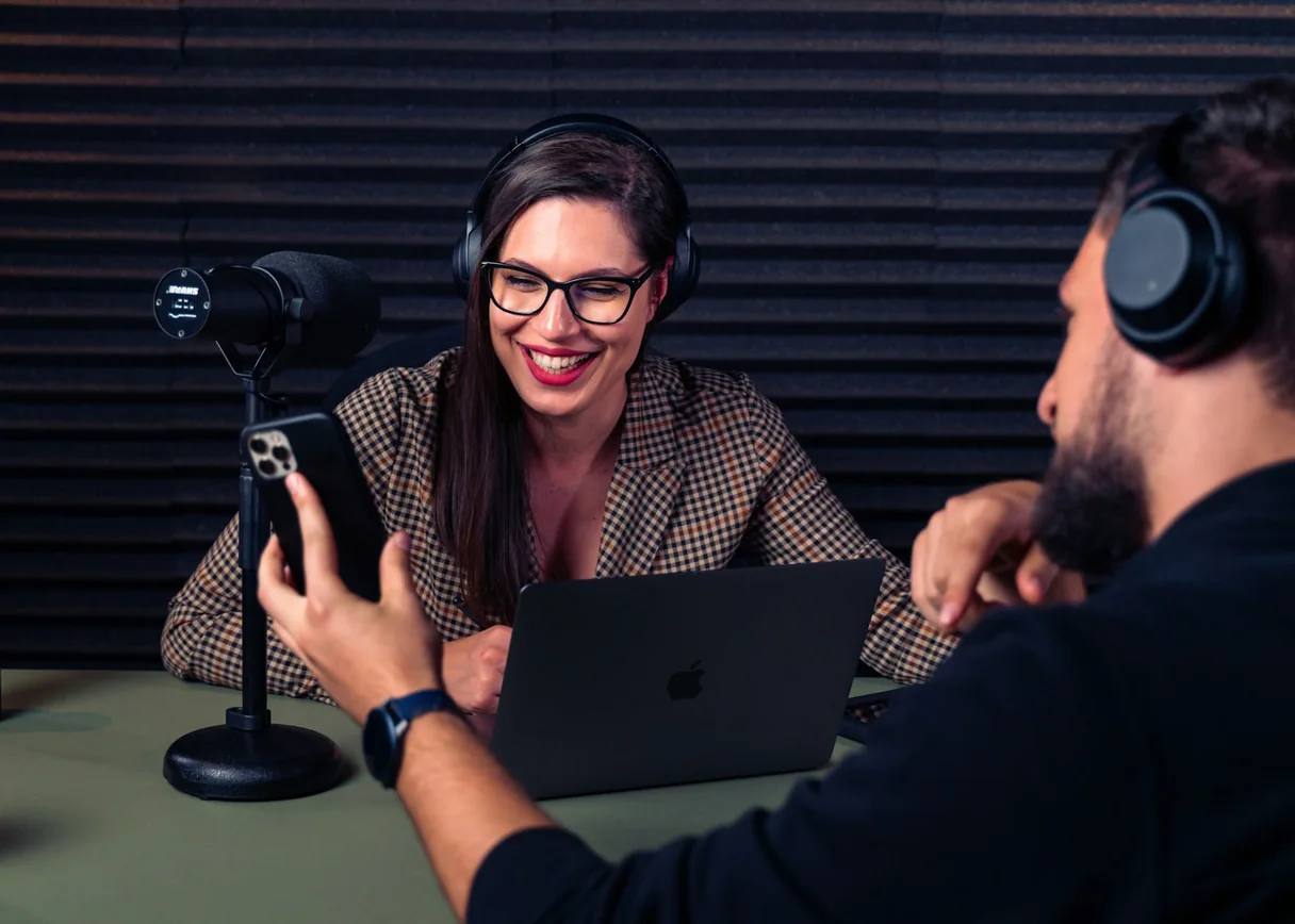 Distingue las voces de una entrevista